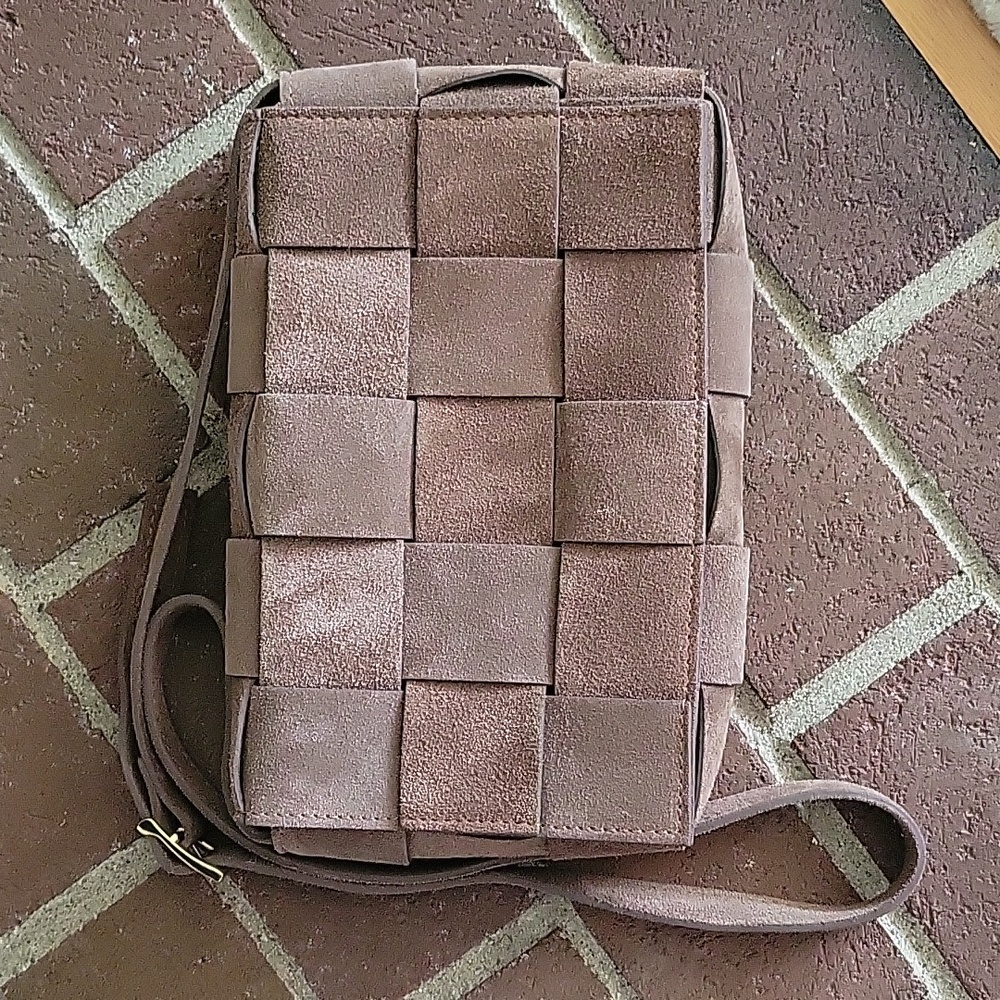 Isadora made by Italy genuine brown leather crossbody purse